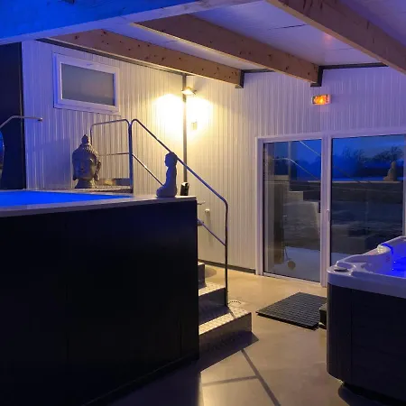 Belle 6 Pers 2h Espace Bien-etre Privatise Inclus 80 M2 De Detente Garantie Villa Équilly